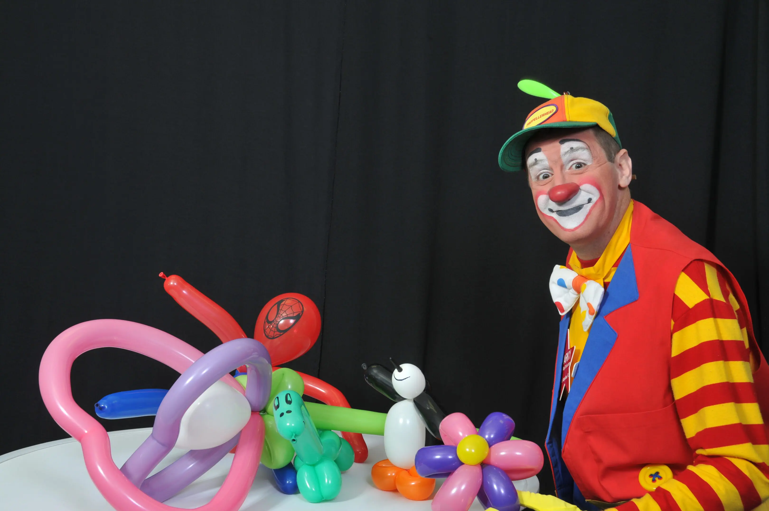Smiling clown and balloon creations